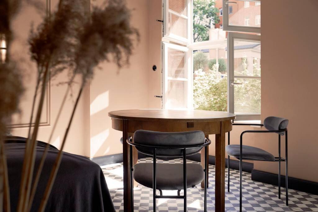 Elegant Apartment In The City Center Wrocław Exteriör bild