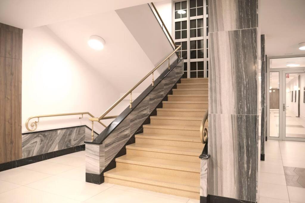 Elegant Apartment In The City Center Wrocław Exteriör bild