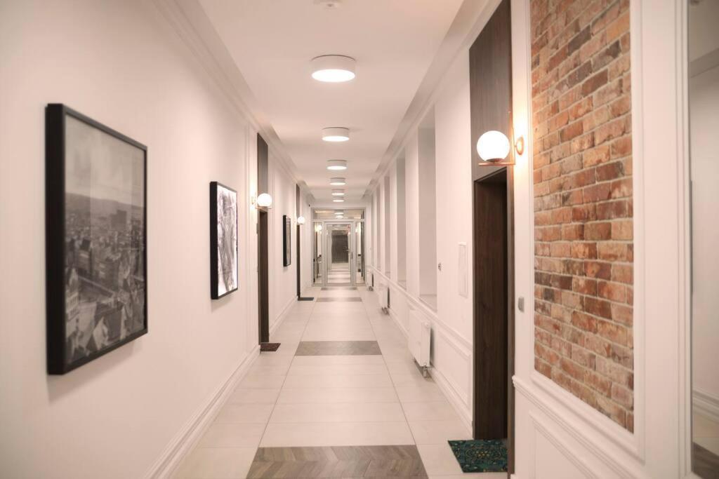 Elegant Apartment In The City Center Wrocław Exteriör bild
