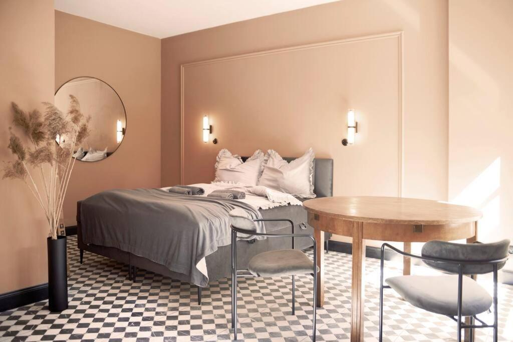 Elegant Apartment In The City Center Wrocław Exteriör bild